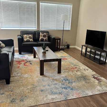 Serene 2Bed 1Bath Condo With Parking Fresno Exteriör bild