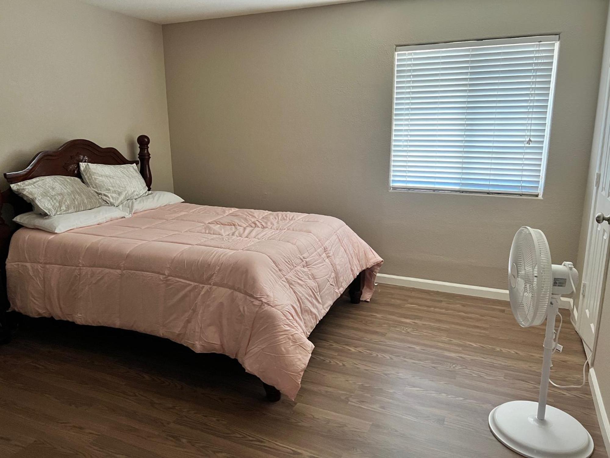 Serene 2Bed 1Bath Condo With Parking Fresno Exteriör bild