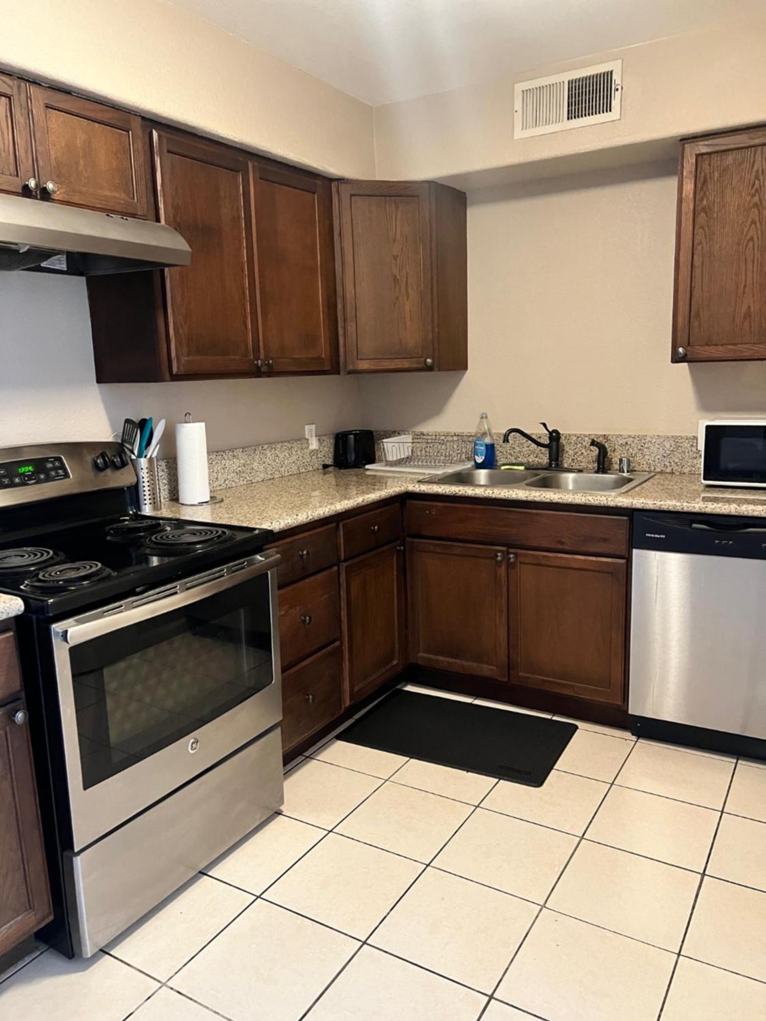 Serene 2Bed 1Bath Condo With Parking Fresno Exteriör bild